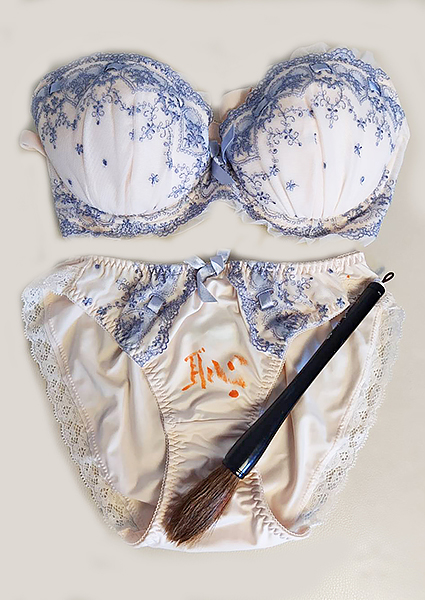 『マニア倶楽部2026年5月号』巻頭グラビアで琥珀ややさんが着用した衣装+小道具+掲載誌セット